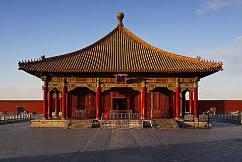 始建于明永乐十八年,称作华盖殿.