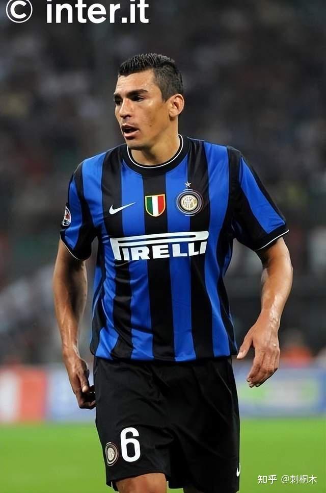 为了得到巅峰期的卢西奥,各支球队究竟付出了多大的代价?