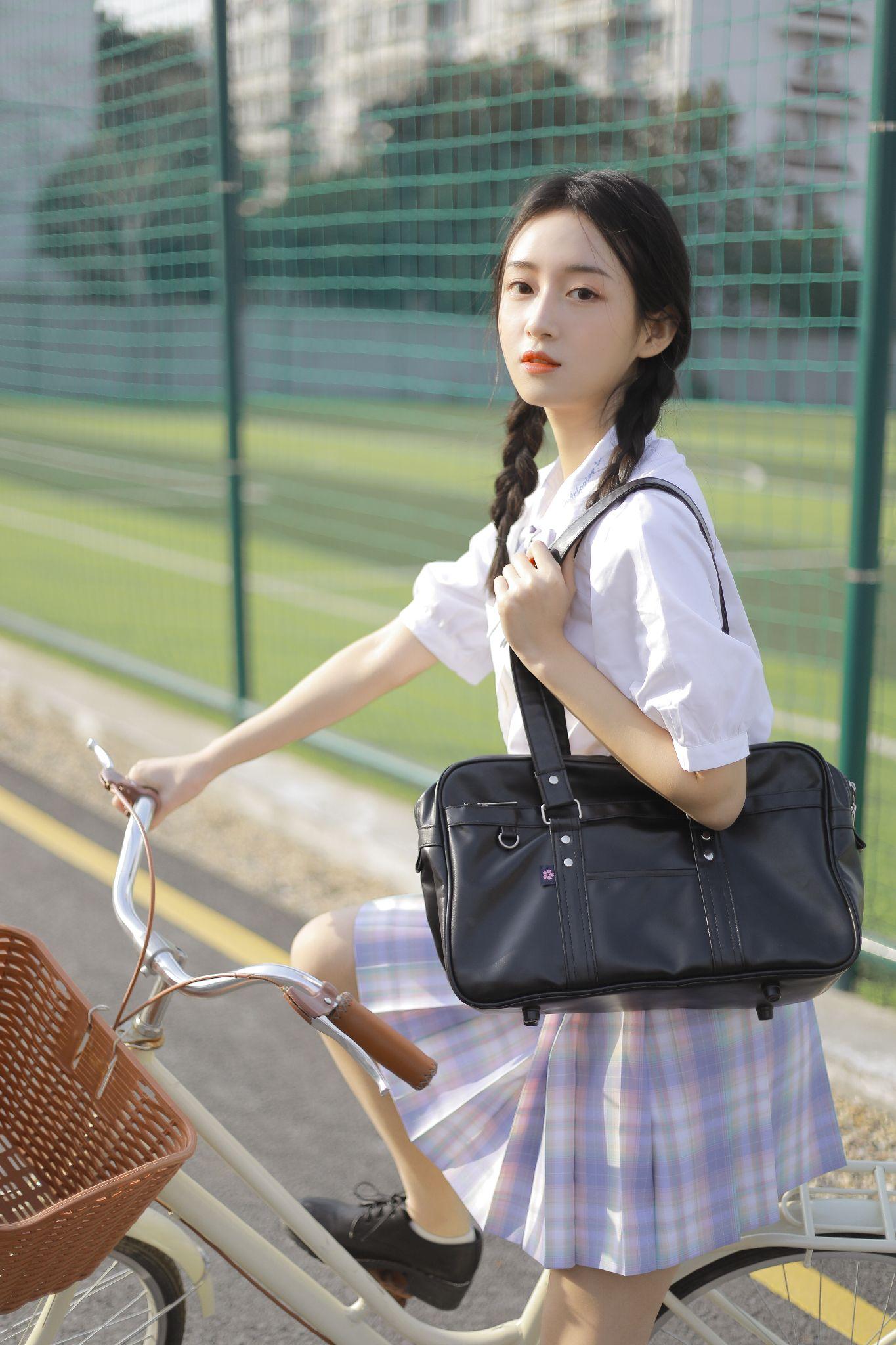 男生会喜欢穿jk的女生吗会觉得清纯吗