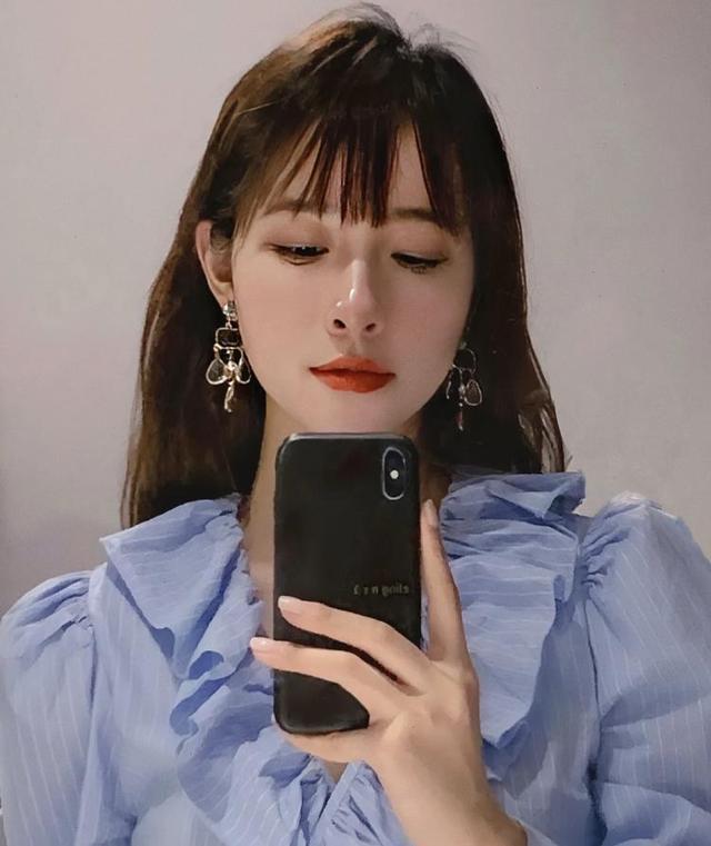 这么高的发际线适合什么发型? - 知乎