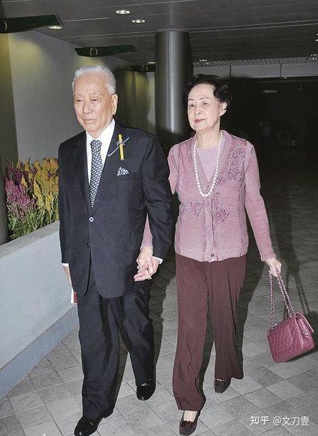 许晋亨是已故第一代船王许爱周的孙子.许爱周是如何发家的呢?