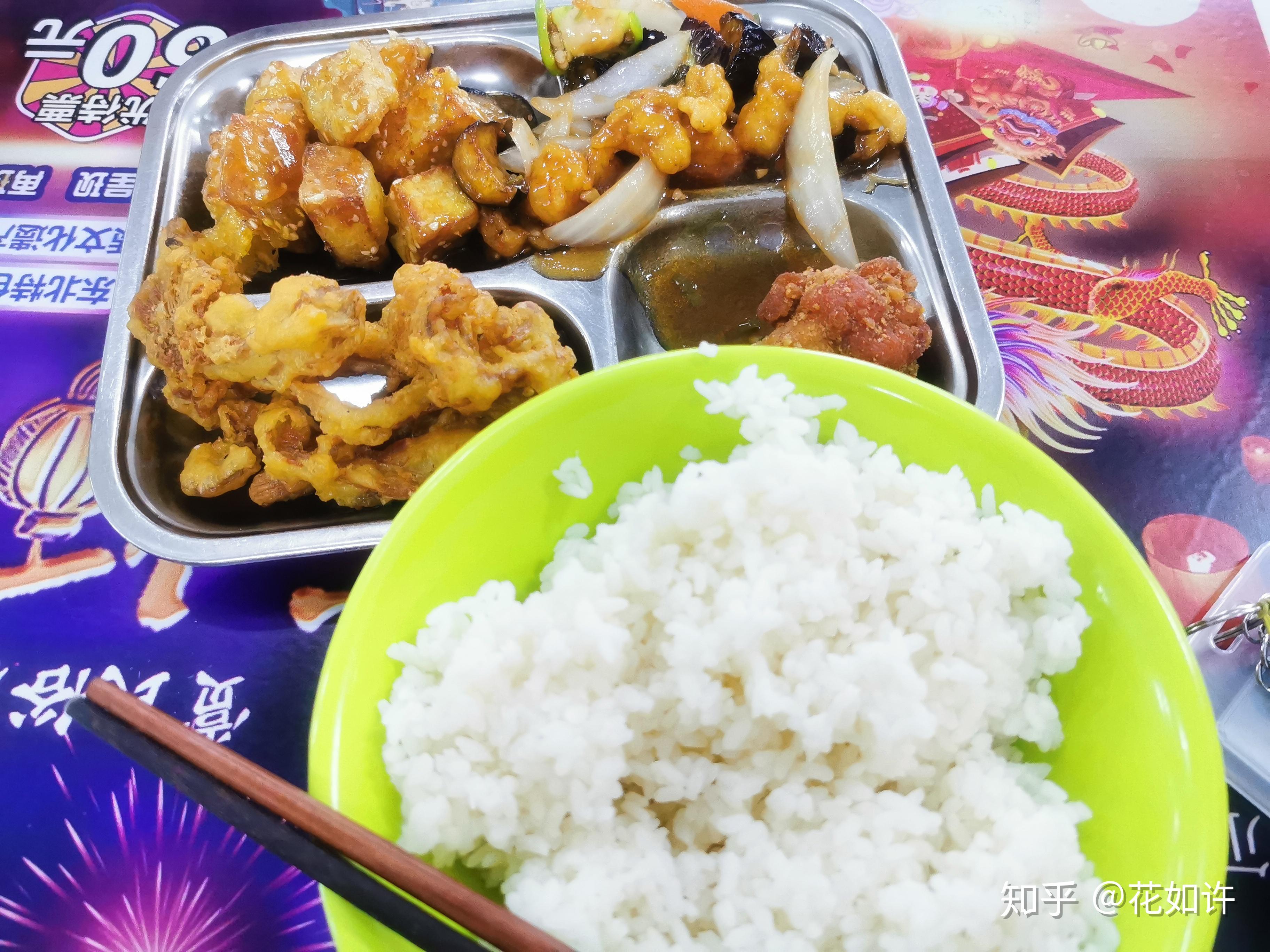 在黑龙江大学里就餐是一种怎样的体验?有什么推荐的食堂和美食?