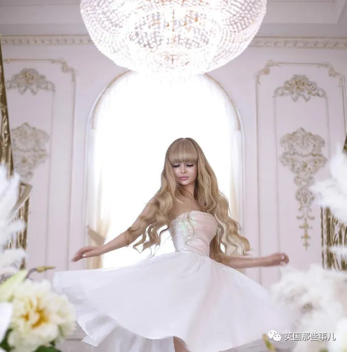 比如俄罗斯女孩angelica kenova,她被称为"活人中最像芭比的女孩",只