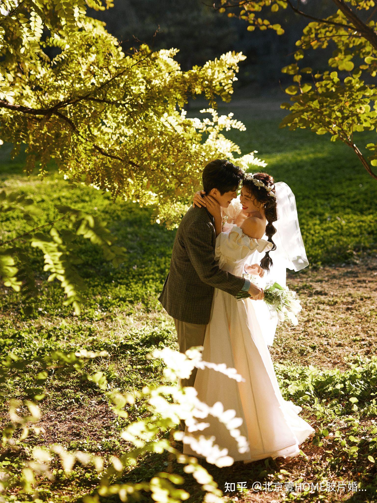 婚纱照: @北京壹home胶片婚纱集 这个春天最流行的森系风格婚纱照
