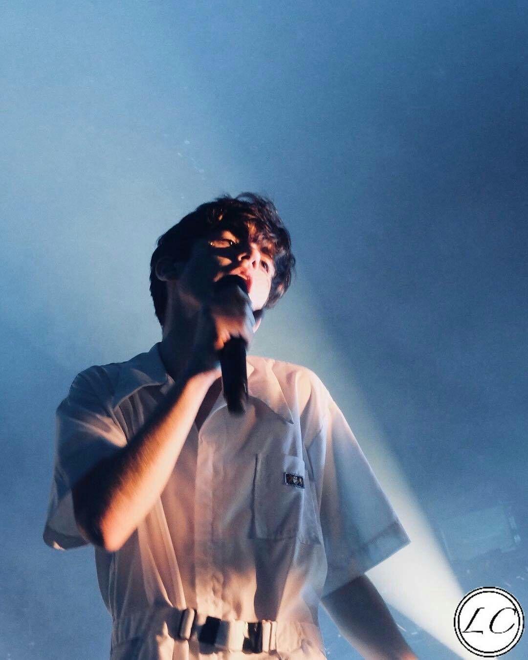 如何评价英国歌手declanmckenna