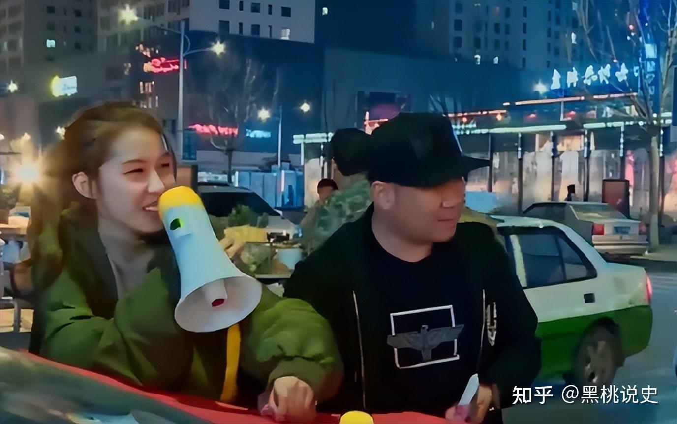 2001年出生的刘思琦,家境有多优渥,从她家里的摆设就可以看出.