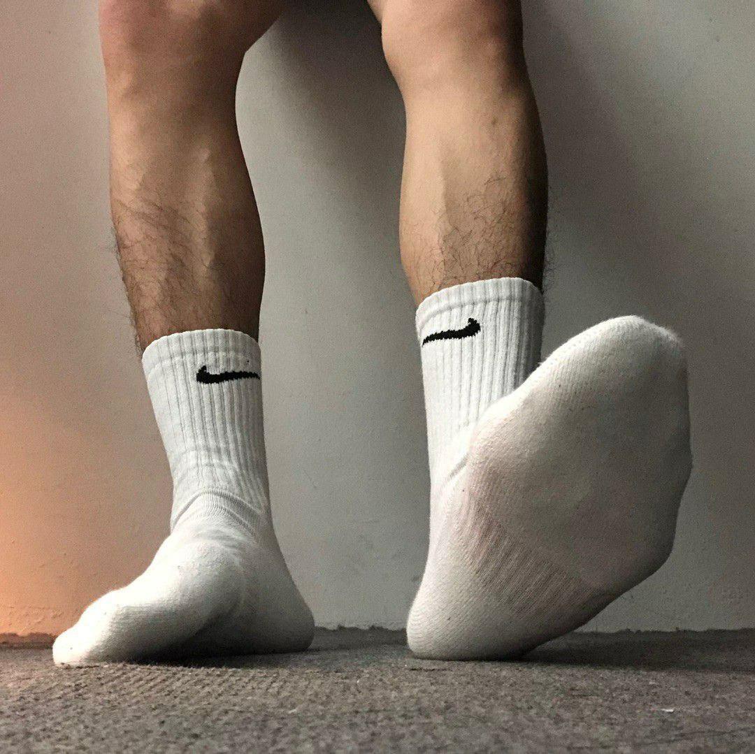 体育生穿过的原味白袜，为啥倍受欢迎？_白袜子_手指_气味