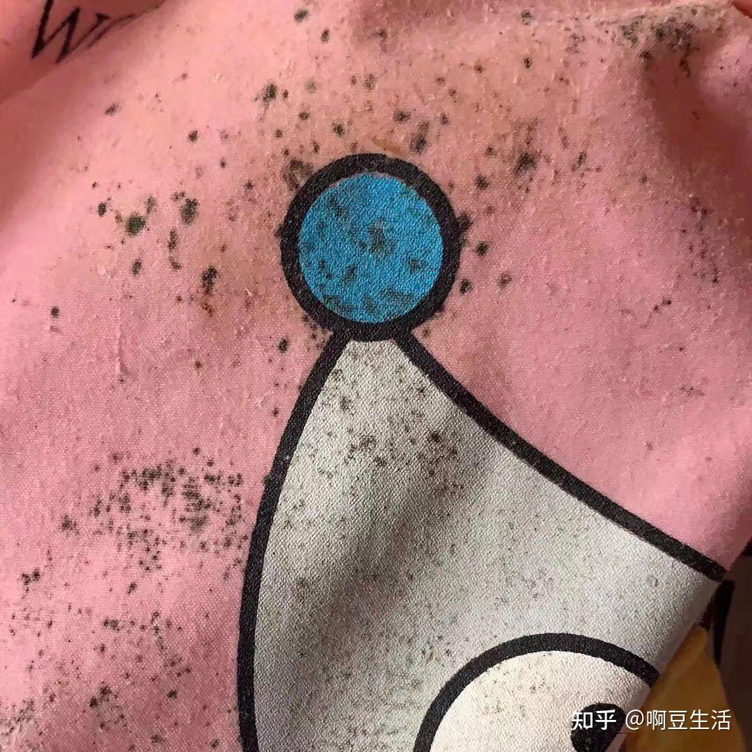 衣服上的霉点怎么清洗呢