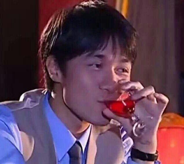 男朋友陌陌微信之类的聊天软件都一直用的是同