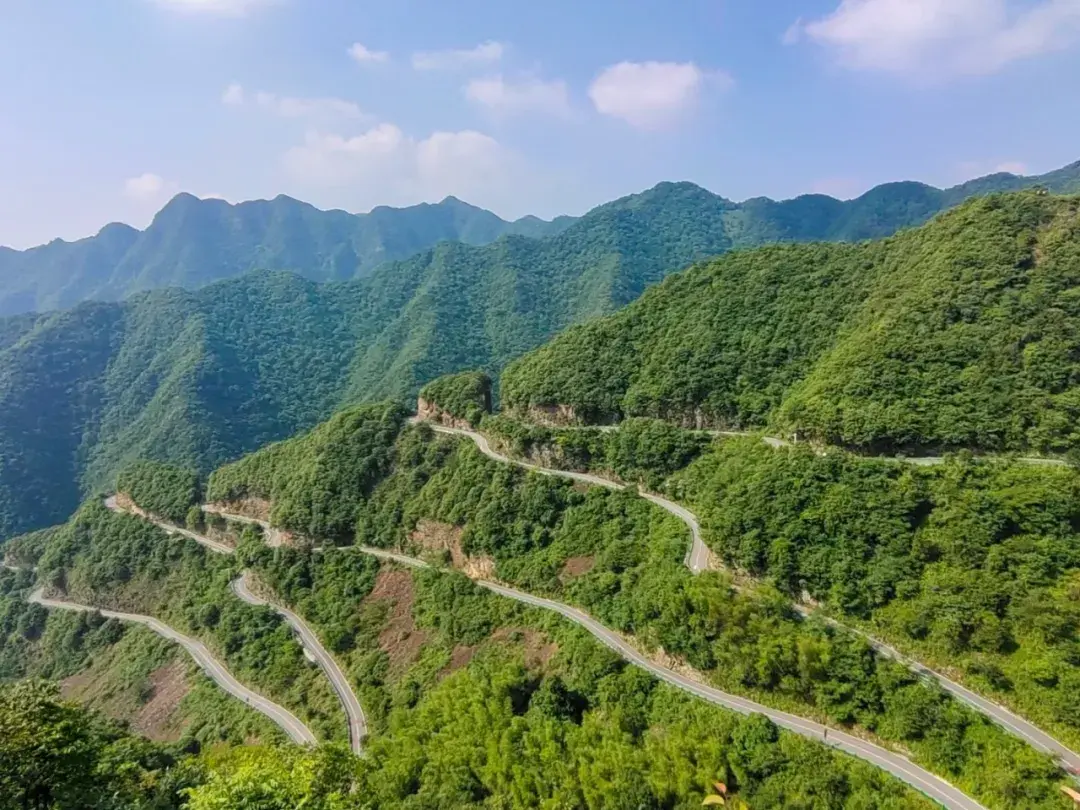 说到安徽,大多数人的第一印象是黄山,宏村……其实在安徽的皖南有一条