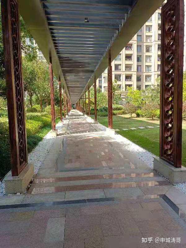 浦发罗兰翡丽唐镇站北区,主要的次新小区是绿城玉兰花园,玉城玉兰