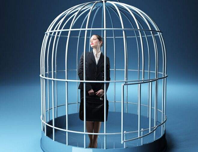 人的束缚大部分来源于你应该