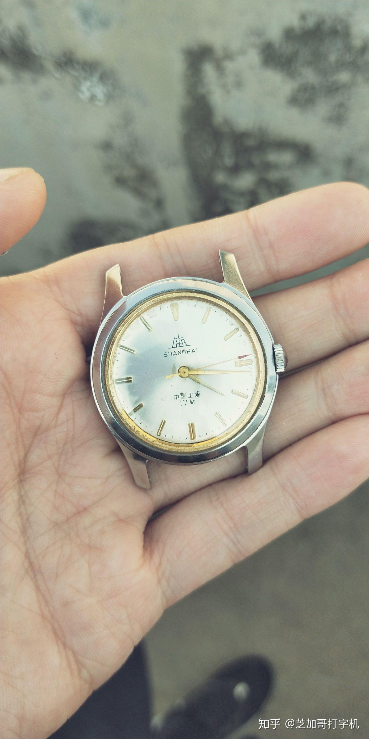 现在还有人佩戴老式手动机械表么?那是一种什么体验?很麻烦么? - 知乎
