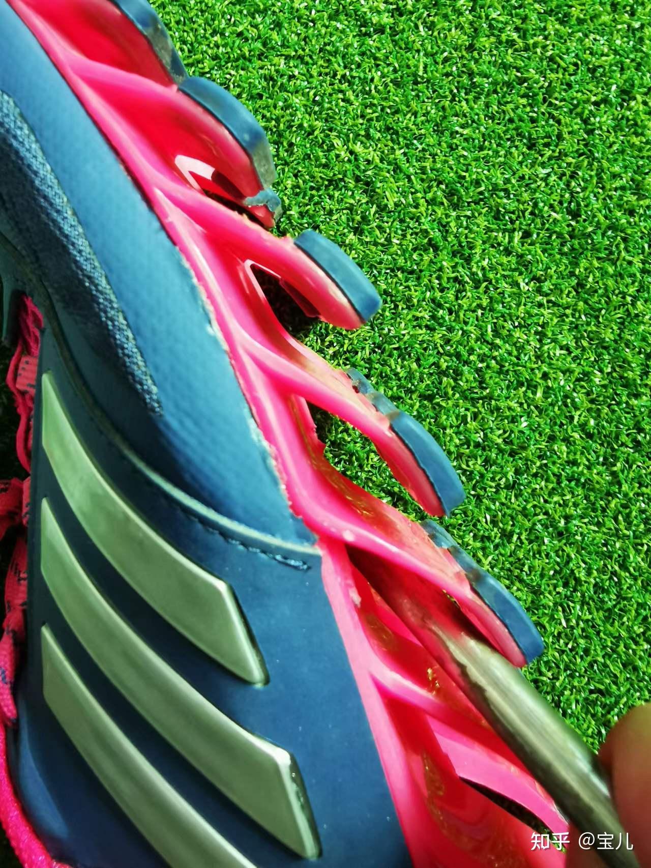 阿迪达斯刀锋战士开胶断底的修复方法