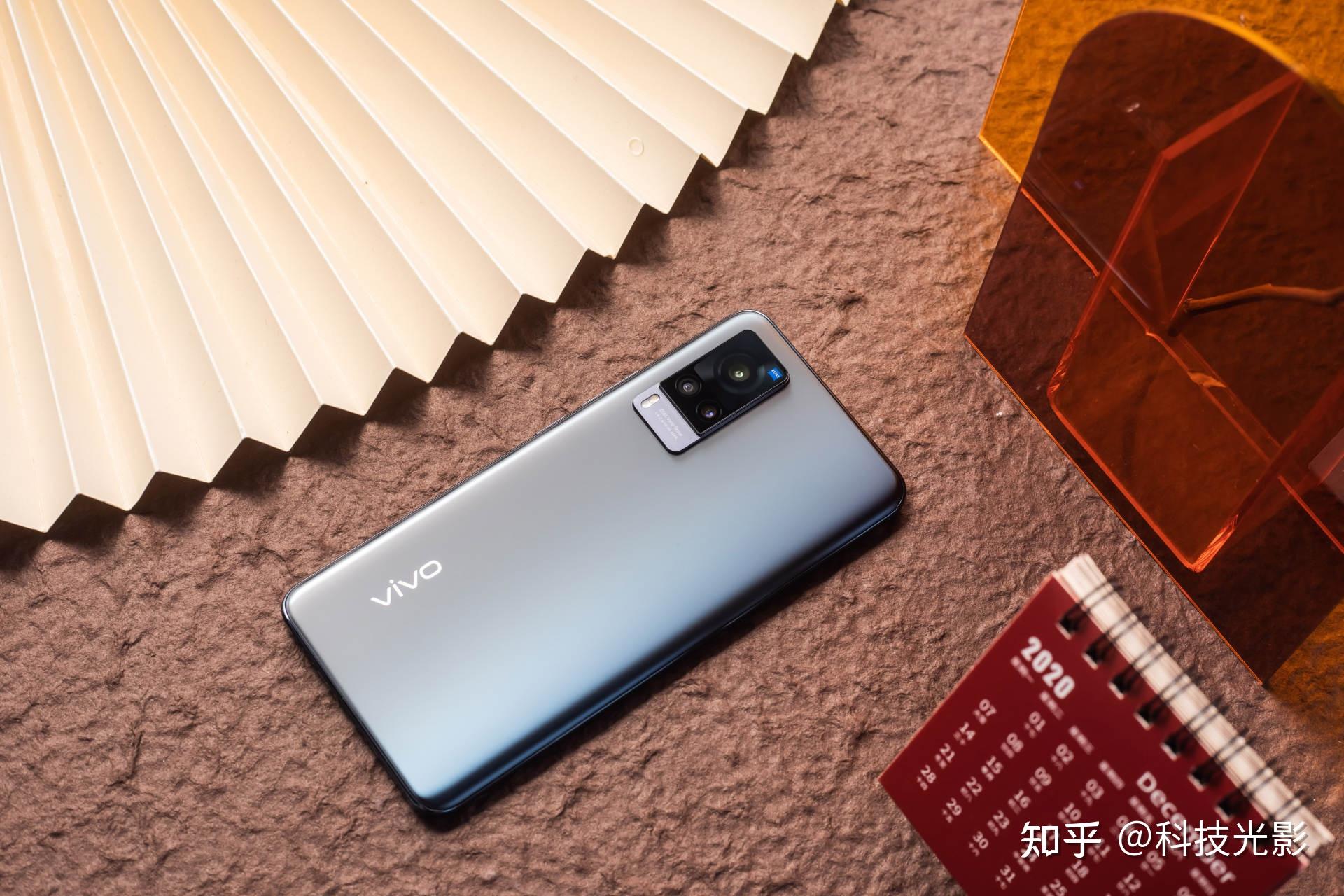 vivox60升级曲屏版搭配微云台蔡司镜头一款被低估的拍照手机