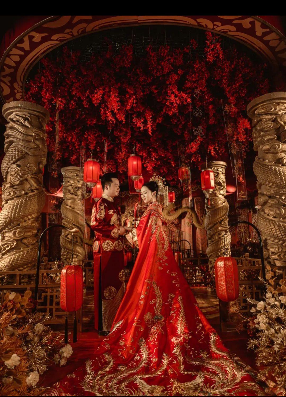 杭州桃花湖公园举办了宋韵婚典你会选择这种中式婚礼吗