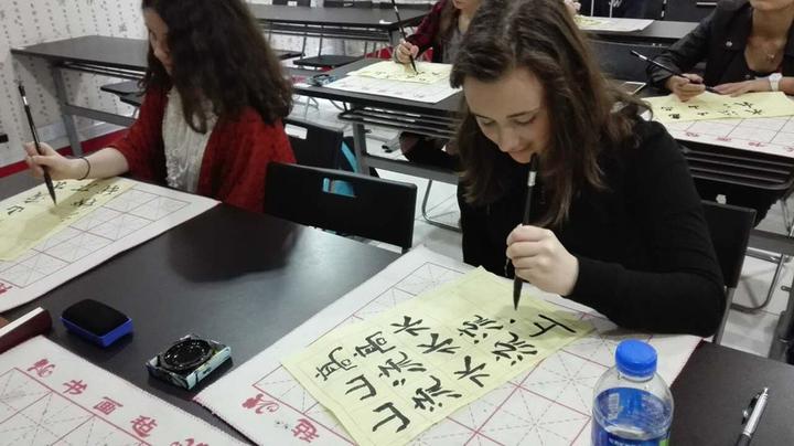 爱沙尼亚：外国人学中文传播中国自信 - 知乎