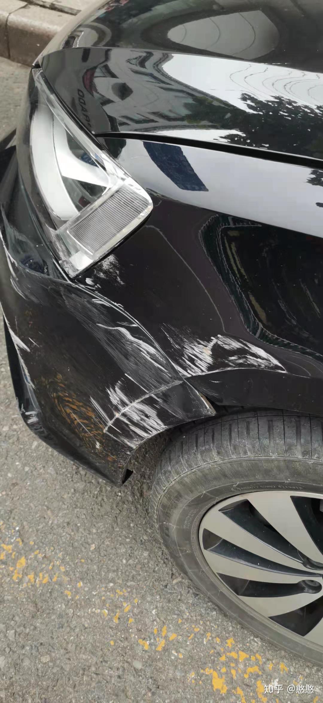 汽车剐蹭 这种程度用补漆嘛 普通家用的车 珍珠白颜色 新手司机求指教