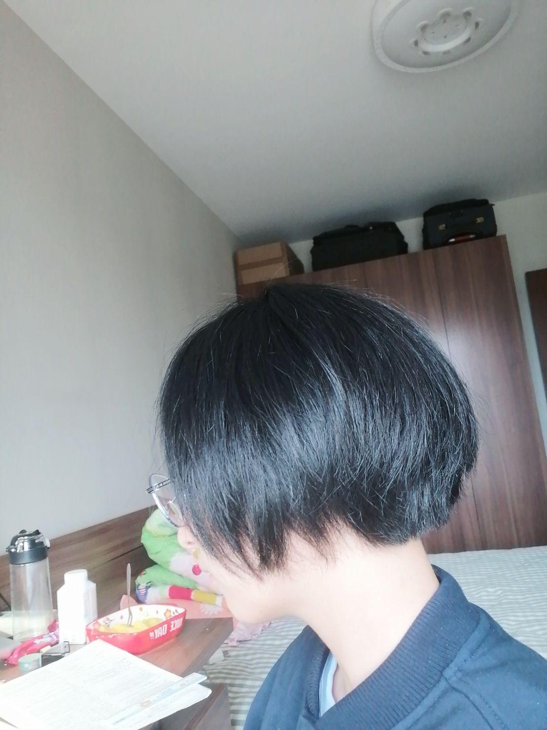 剪了很短的头发特别丑怎么办? - 知乎
