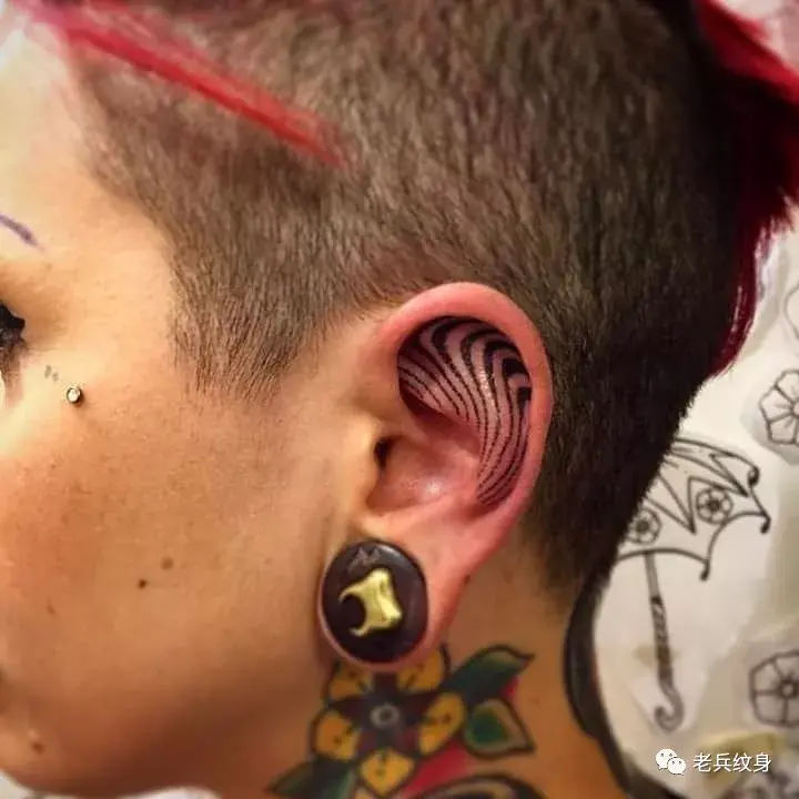 纹身素材男生耳软骨纹身