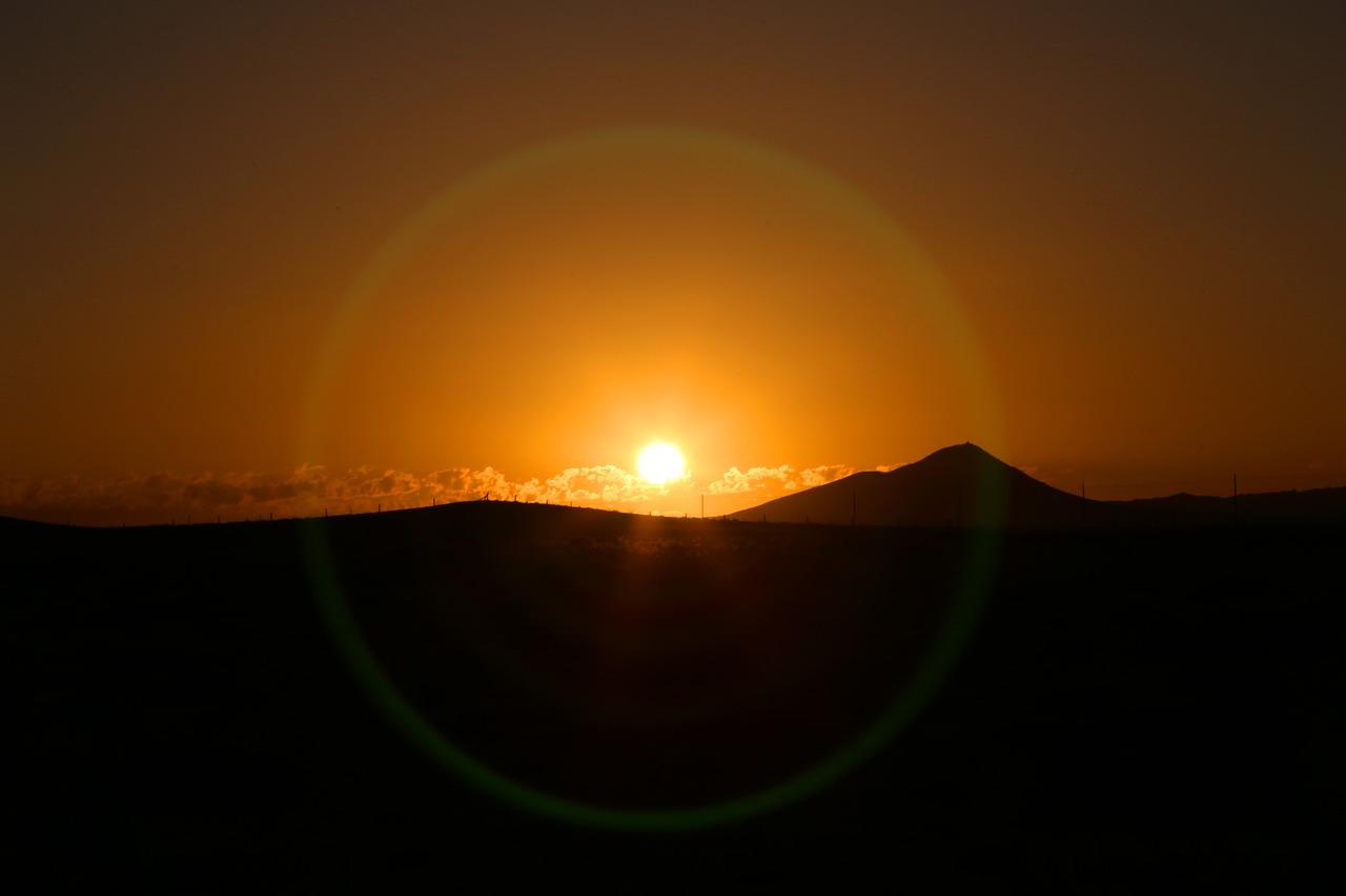 台灯灯光什么颜色好