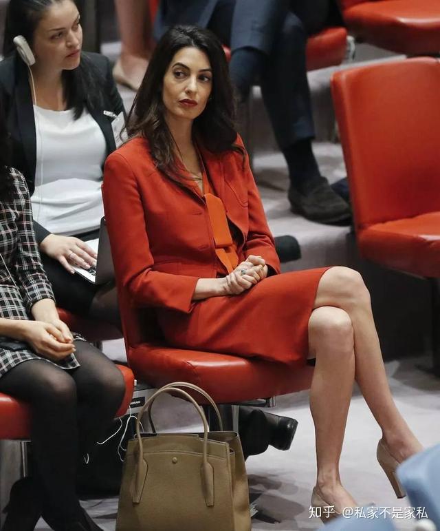 英版律政俏佳人amalclooney其实是个隐藏的穿衣高手