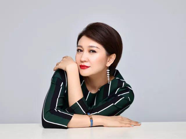 采访当晚,风风火火的郝颖遇到北京大塞车,她弃车赶时间,叫了代驾,换乘