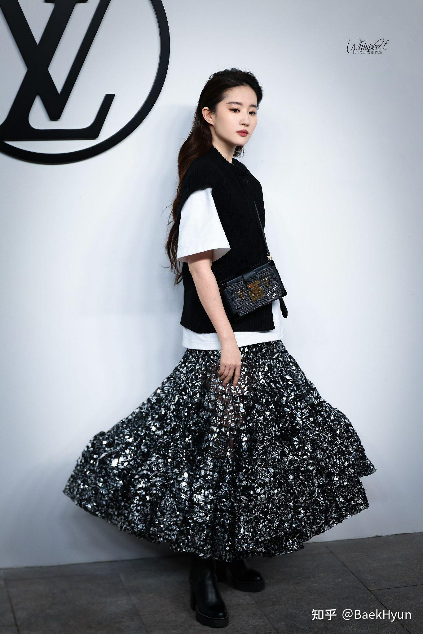 刘亦菲裙子好像钢丝球,美有没有标准?