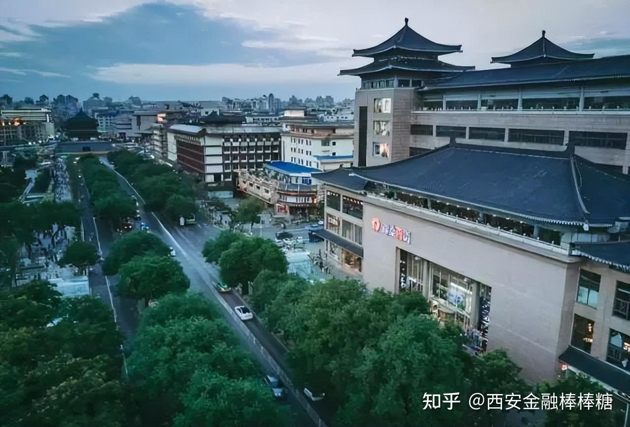 2016年6月,東大街百盛閉店;2016年11月,北大街大洋百貨宣佈歇業,此前