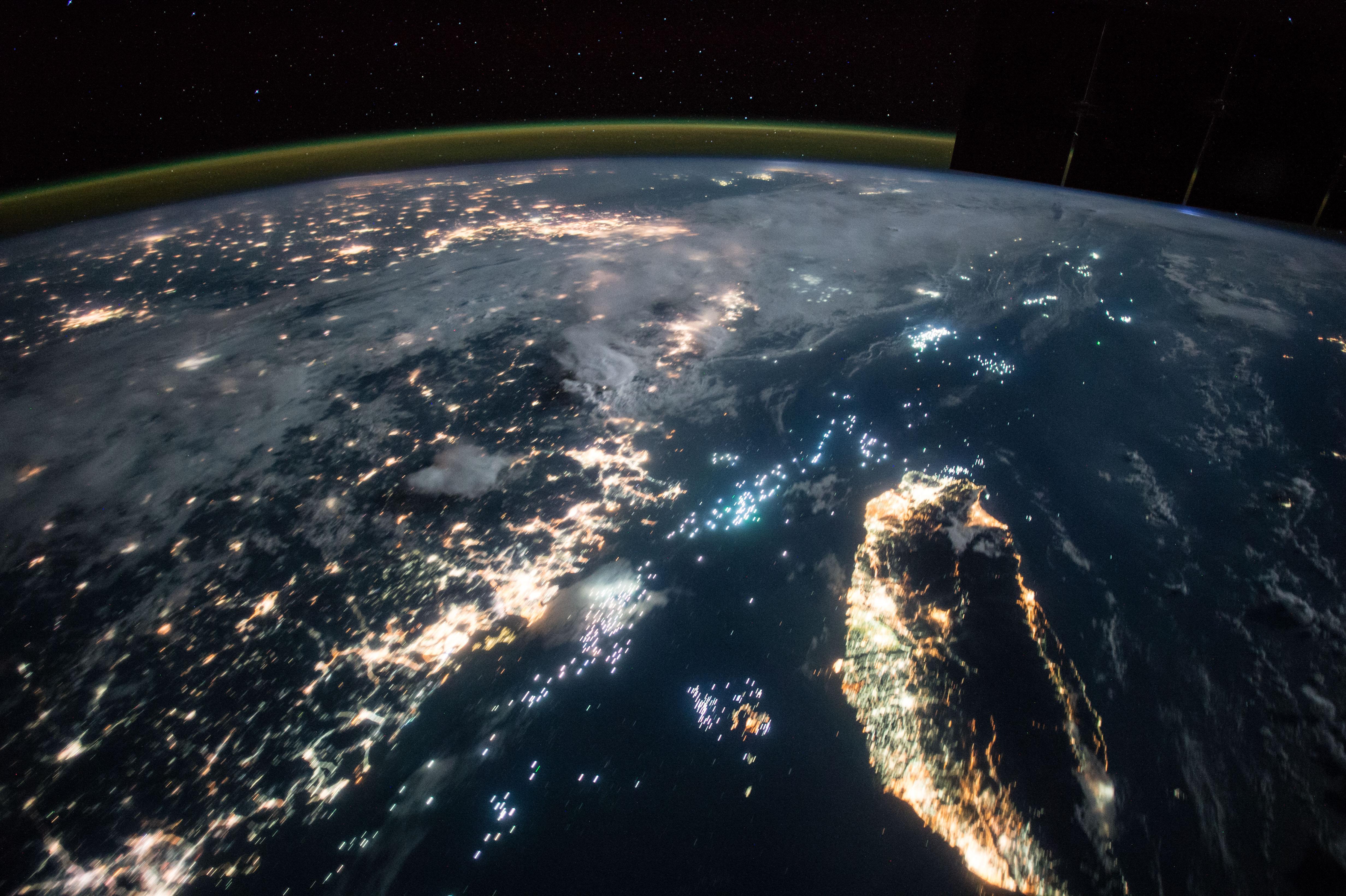 宇航员在国际空间站看到地球有多大?