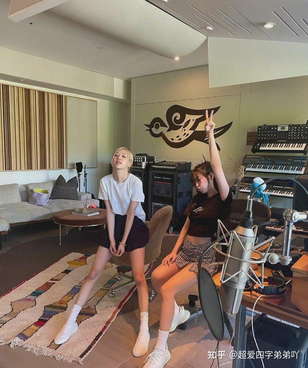 jennie&rosé在ryan tedder录音室合照 !要合作录歌了! 