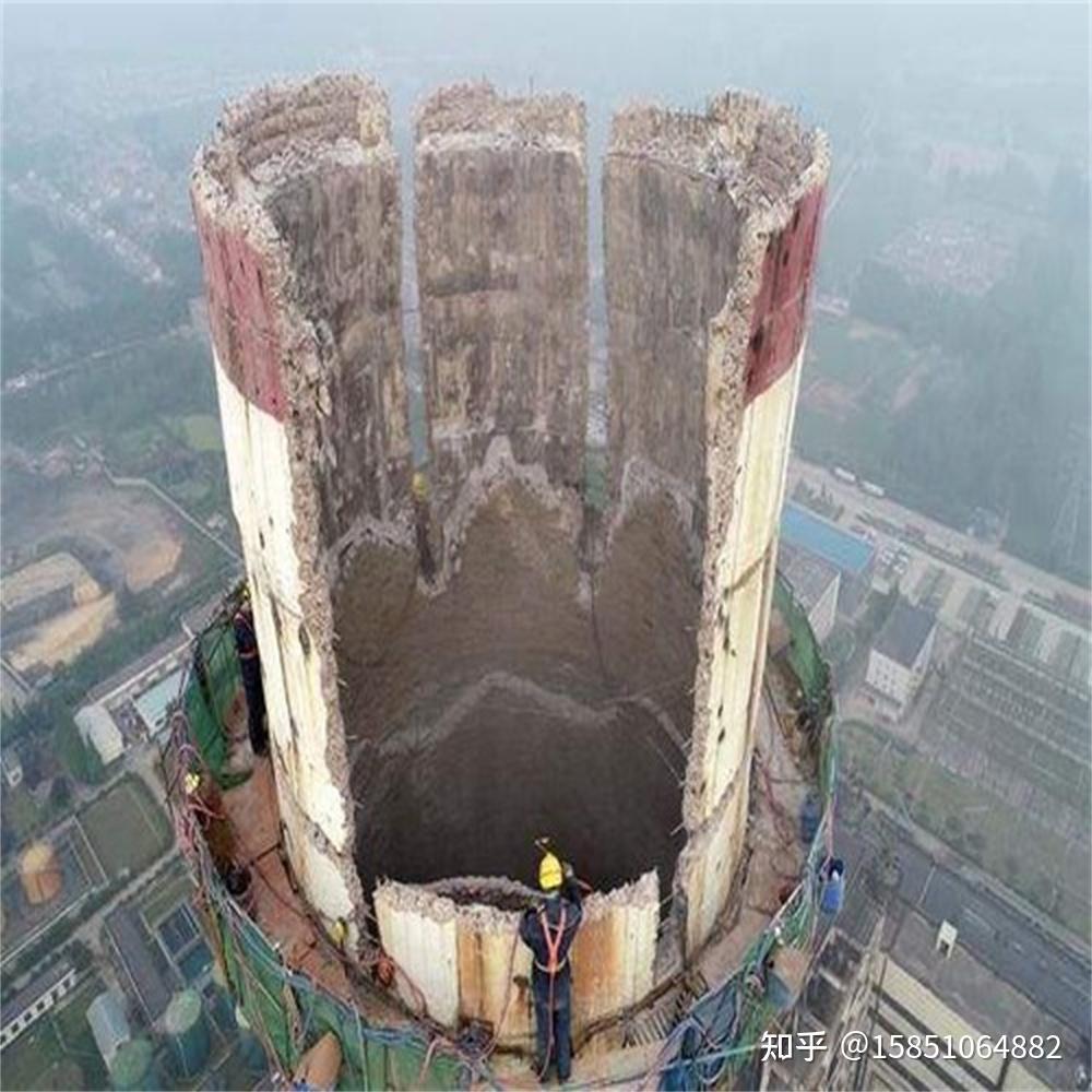 所有参与烟囱拆除施工的人员定期进行体格检查,凡患有高血压,心脏病等