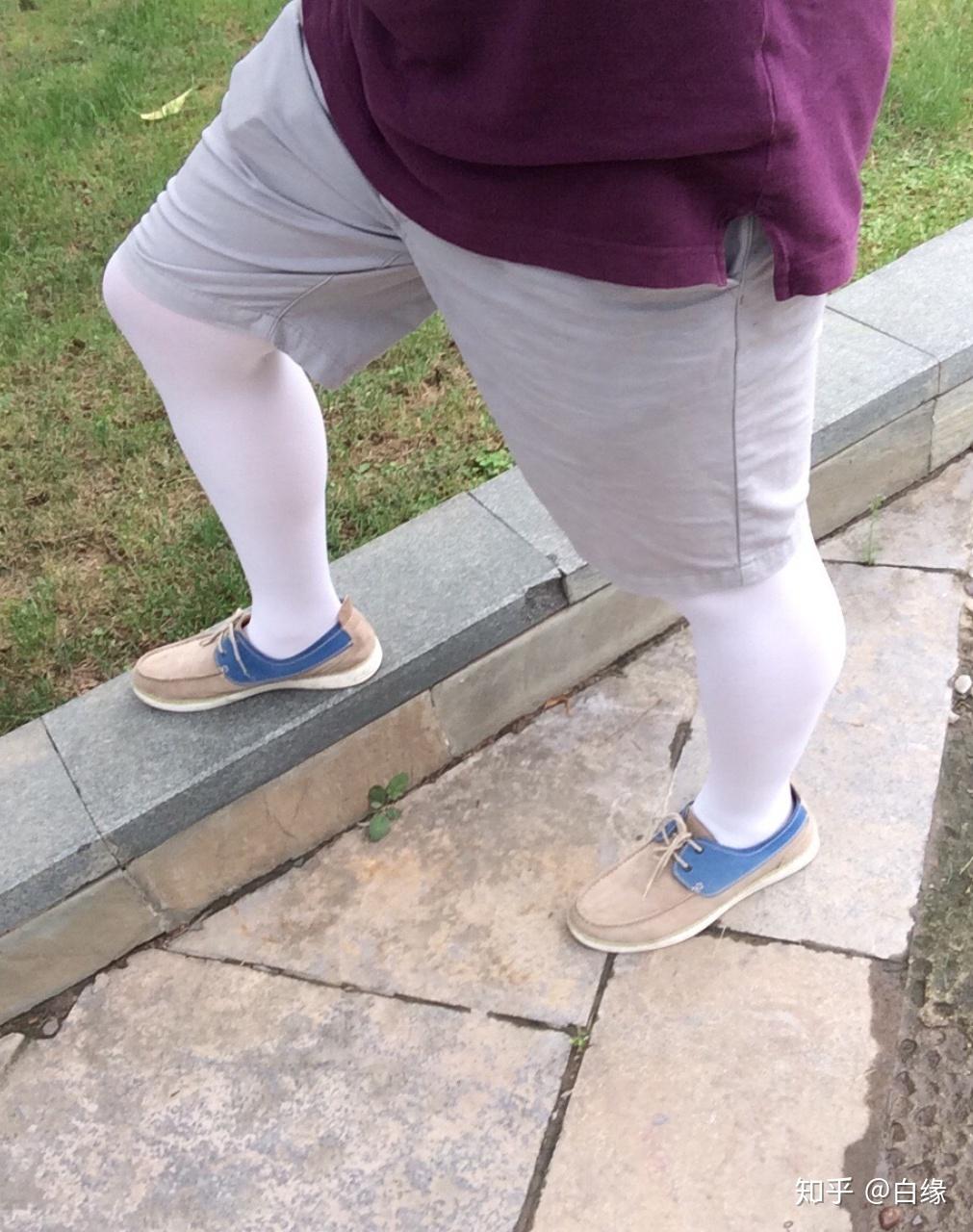 会有男生穿短裤搭配裤袜外出吗