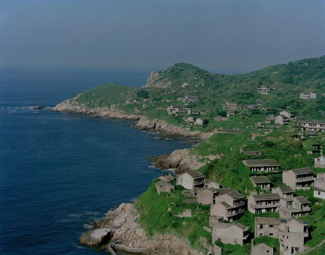 拍下这些快速城市化过程中被人们荒弃后,过去5年里,80后摄影师郭国柱