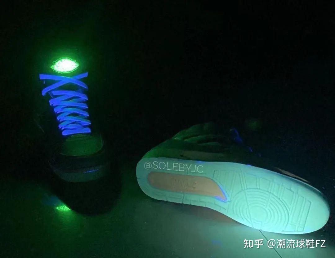 Nike鞋身上有LED灯图片