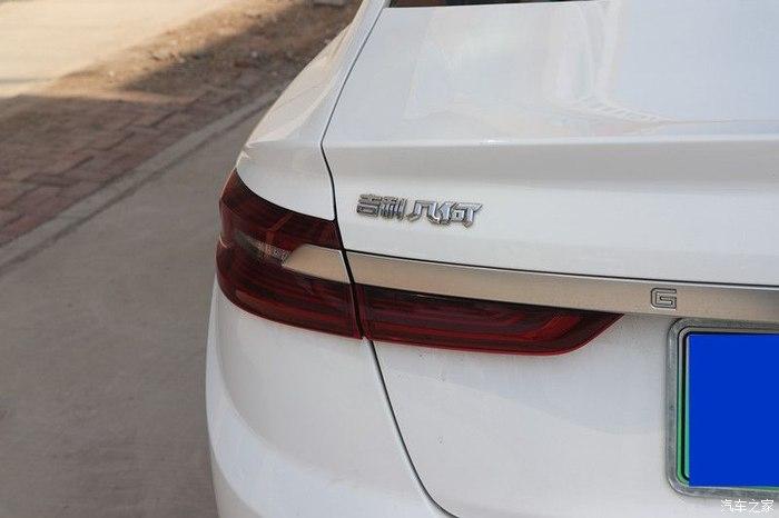 车标封闭式的前脸看起来非常的精致和独特,充满了科技感几何a的颜值真