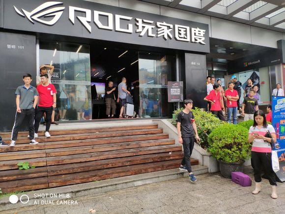 如何评价8月12日在上海徐汇太平洋发生的"群殴国度"事件?