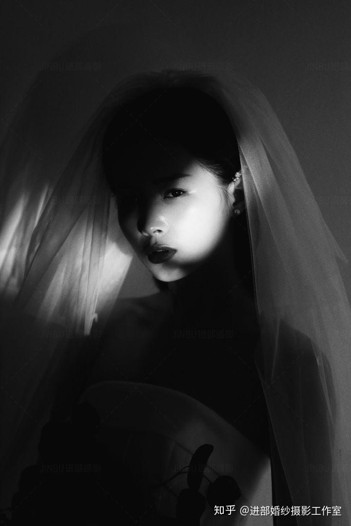 黑白婚纱照婚纱照用黑白的是否得当