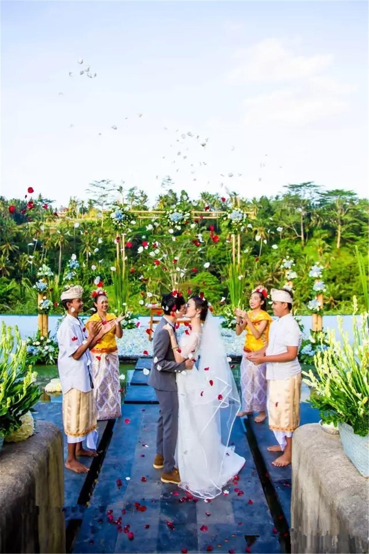 巴厘岛适合两个人的小型婚礼性价比之王——乌布jannata水台婚礼