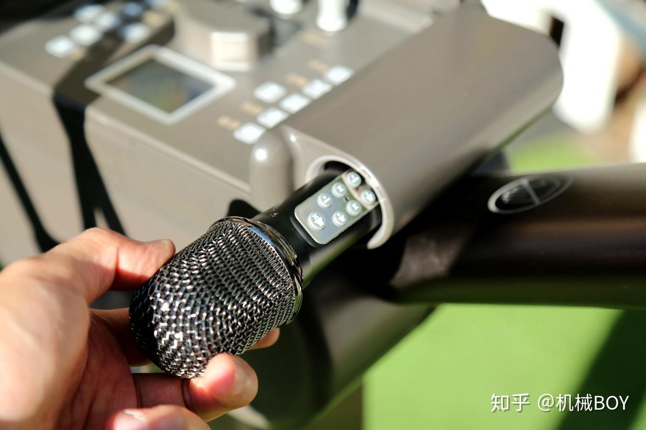 三麦克风设计 使用灵活 人声纯净