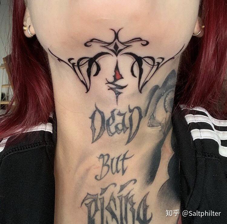 下巴抬起来才能看到的纹身顺便关于刺青聊几句