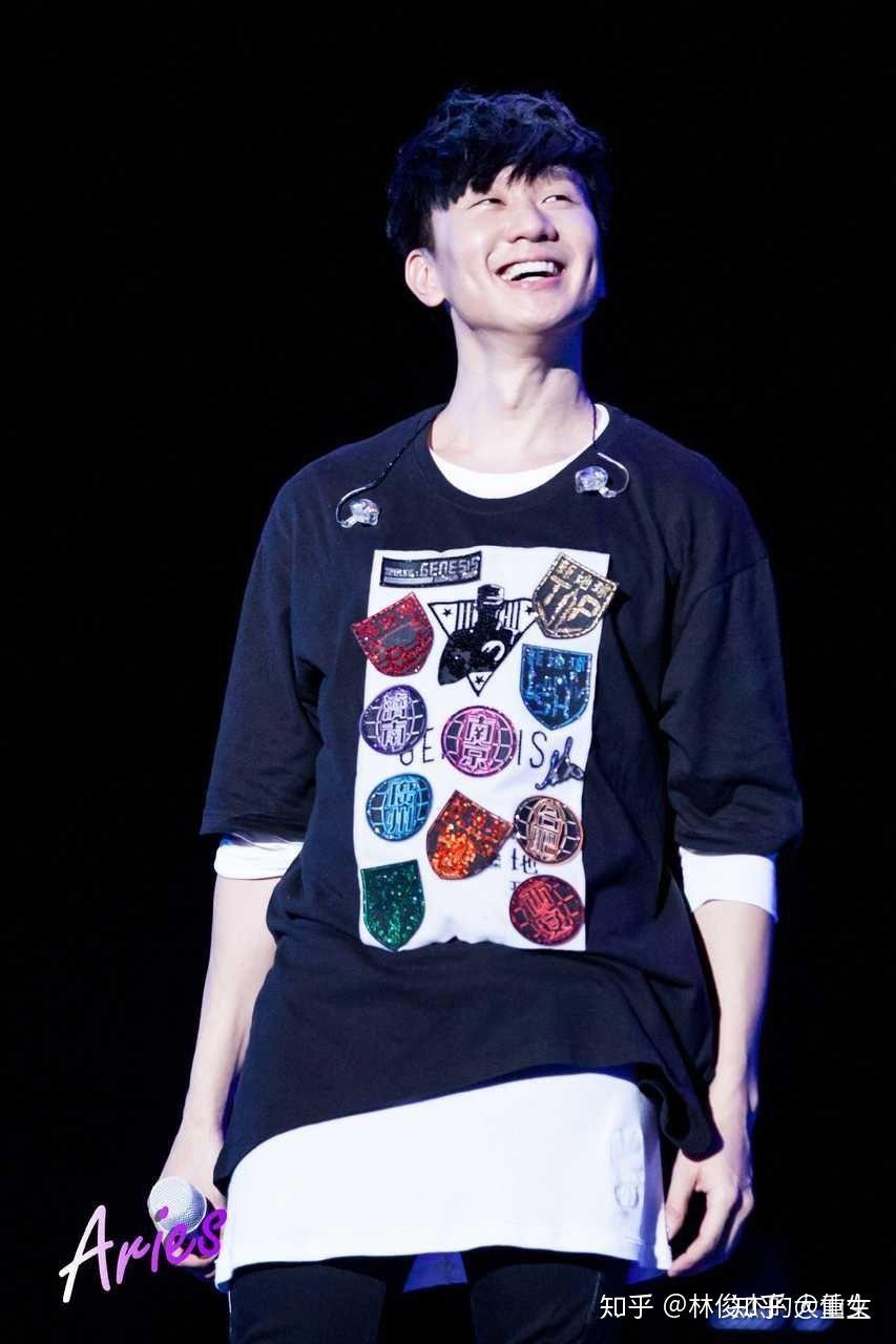 有哪些适合做壁纸的林俊杰图片? - 知乎