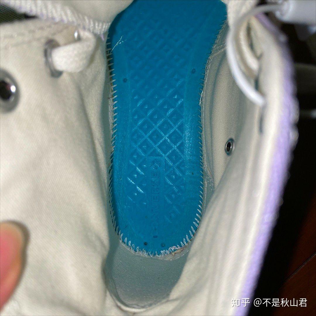 中底即鞋垫下面的大底,中底走线即中底边上那一