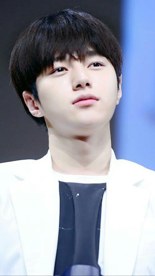 你见过的最好看的男生长什么样子?