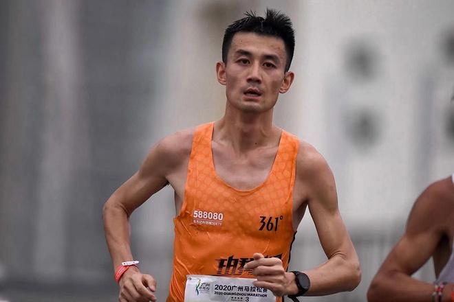 人物丨关思杨的跑步理想主义