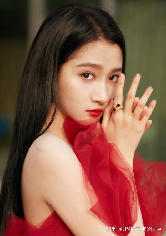 如何评价关晓彤本人? - 知乎