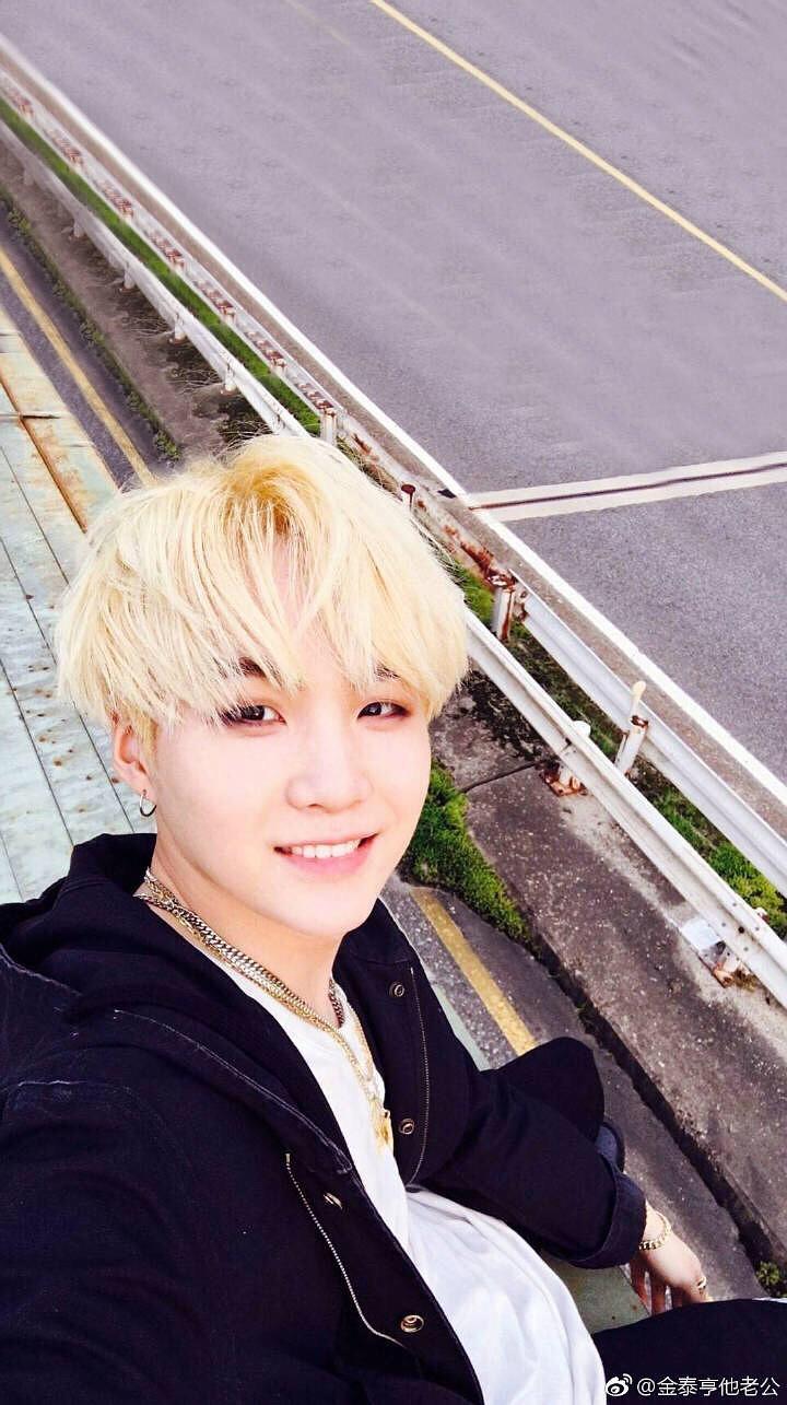 有没有闵玧其所有的自拍?