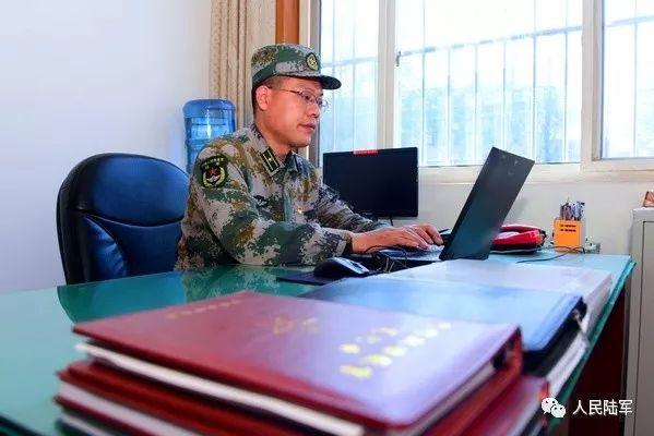 工作照当得知周志波从马来西亚赶来两位兵哥哥也深受感动"见危相助,是