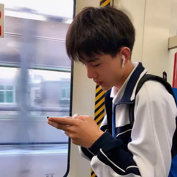男生阳光一点的微信头像(优选16张)