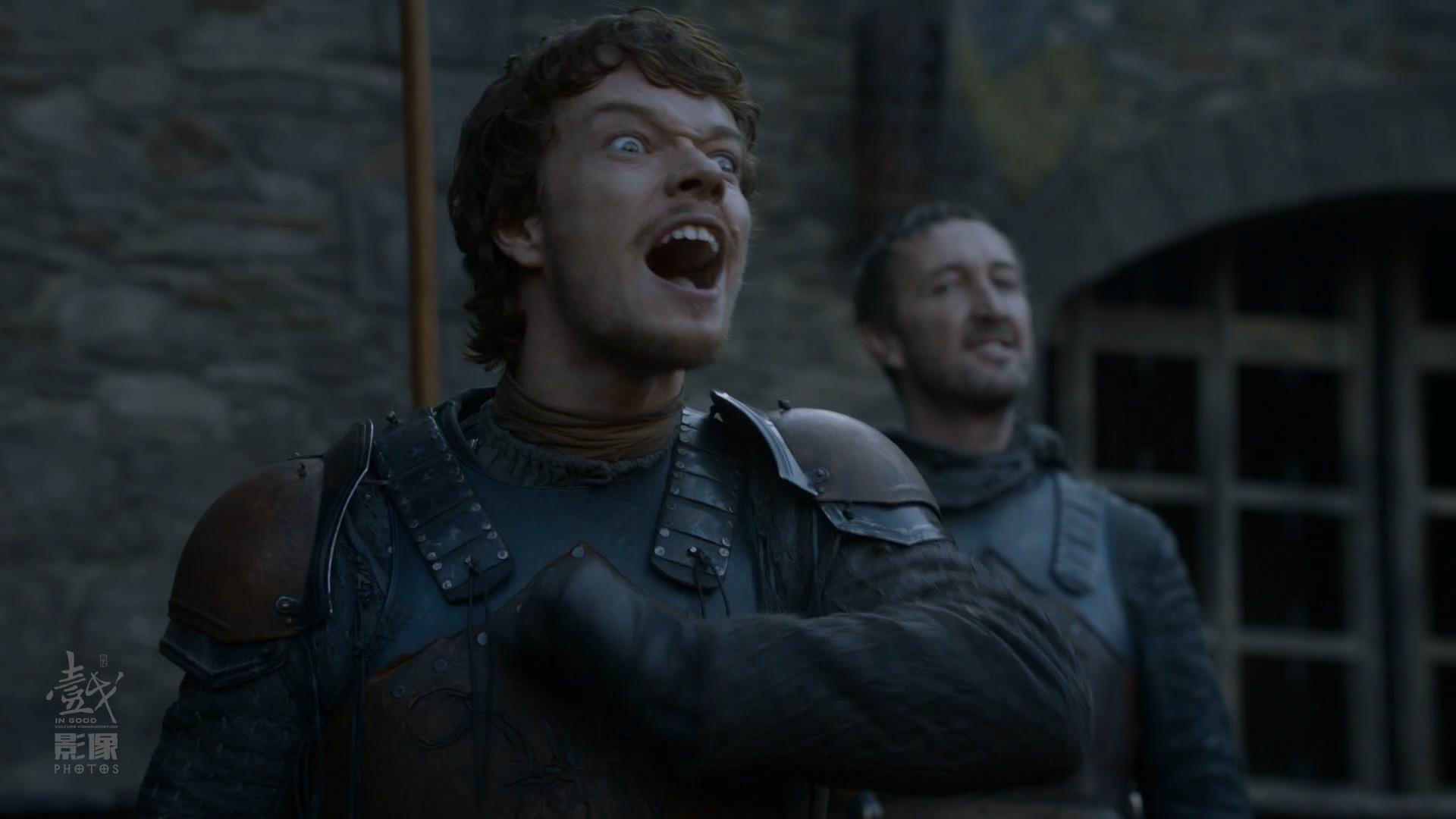 把自己的堂弟给勒死了,制造机会杀了看守他的卡史塔克家的儿子逃走了